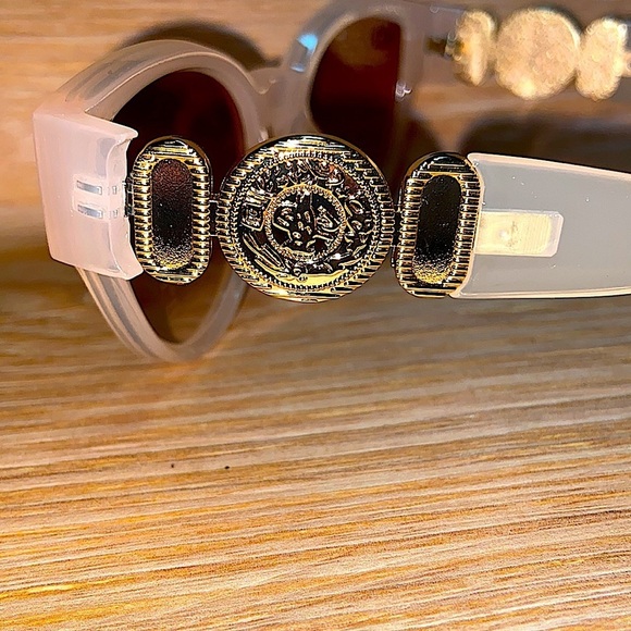 Sunglasses Cat Eye Blush Pink Lucite Side Gold Medallion Coins Eye Protection - Picture 5 of 5